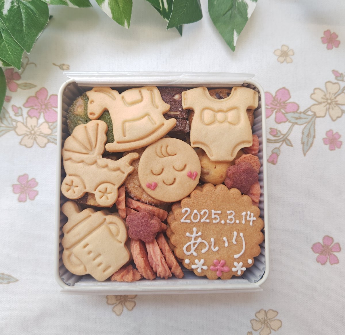 出産内祝いクッキー缶 スペシャル | お菓子工房とりこ