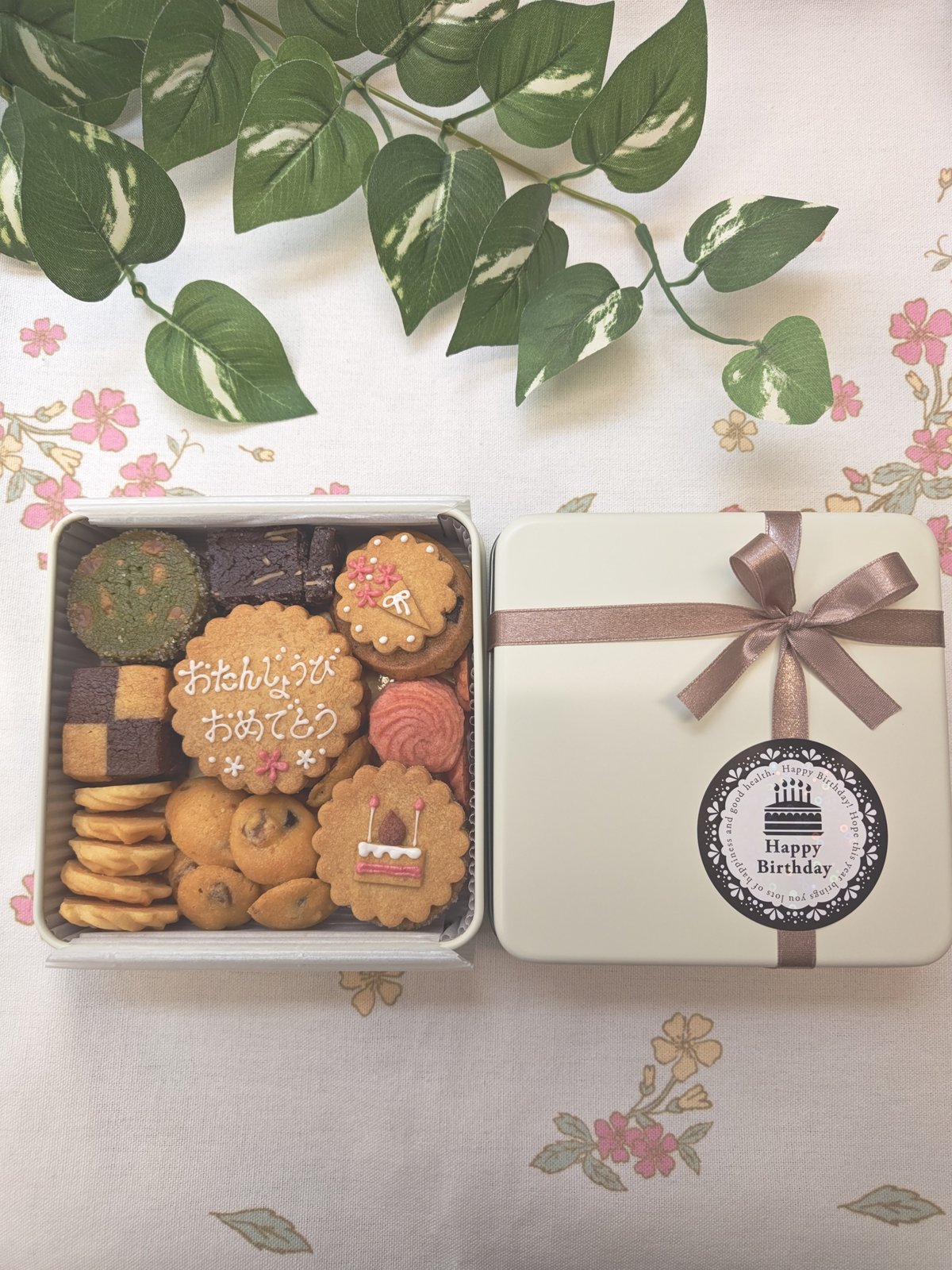 お誕生日クッキー缶 | お菓子工房とりこ