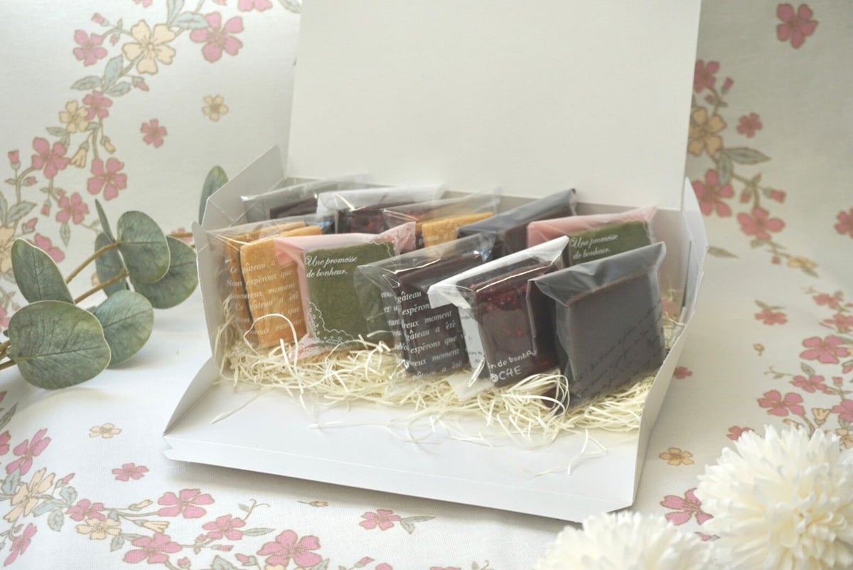 とりこショコラアソートBOX10個入り(生チョコサンドクッキー) | お菓子