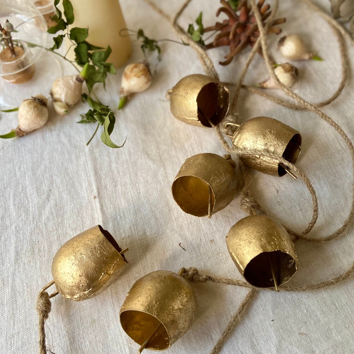 【クリスマススワッグ】　Xmas♡ ハンドメイド　クリスマス　オリジナル　ベル 期間限定＞ベル付き・クリスマススワッグ（定番サイズ） | oeuvre