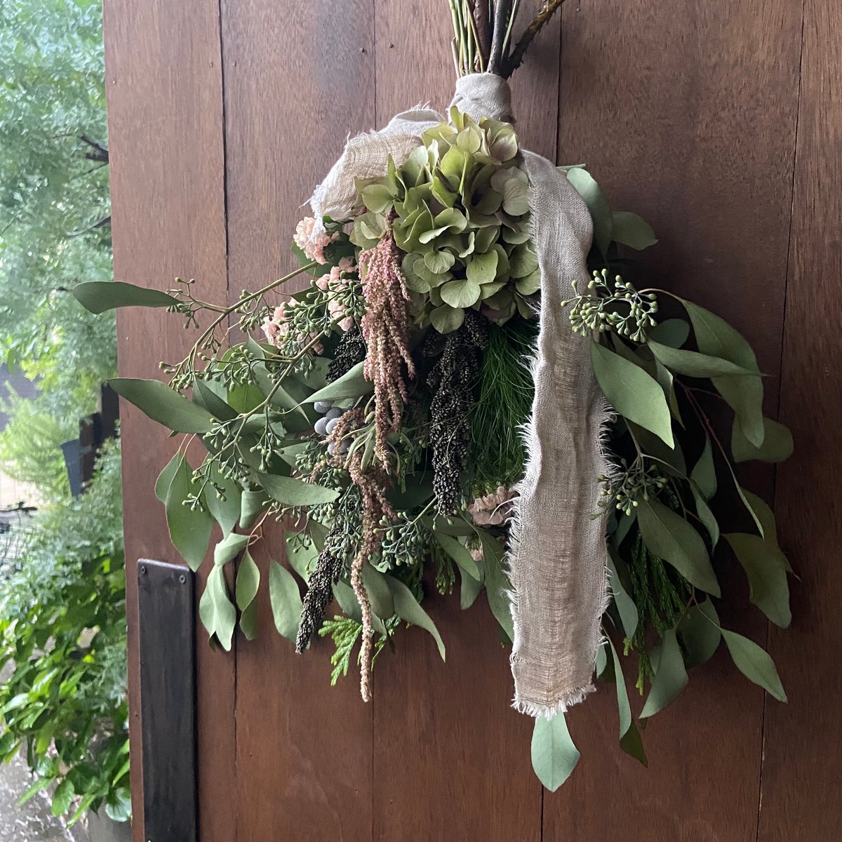 秋アジサイとユーカリのスワッグ | マエダ花店