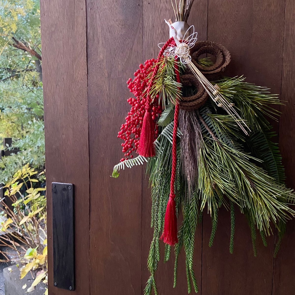 マエダ花店のお正月】お飾りL・紅白羽ばたく鶴飾り | マエダ花店