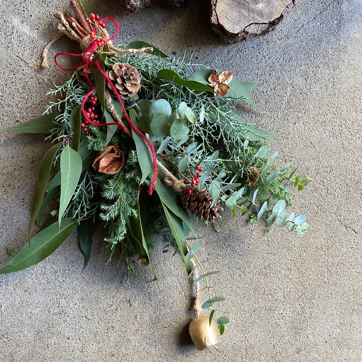 スワッグ【ベル揺れるツリーなスワッグ】 | マエダ花店