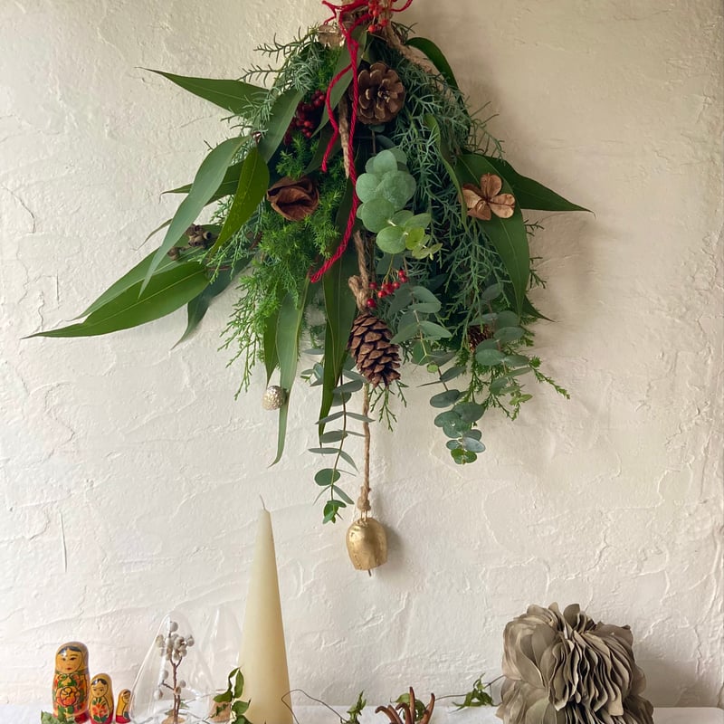 【クリスマススワッグ】　Xmas♡ ハンドメイド　クリスマス　オリジナル　ベル スワッグ【ベル揺れるツリーなスワッグ】 | マエダ花店