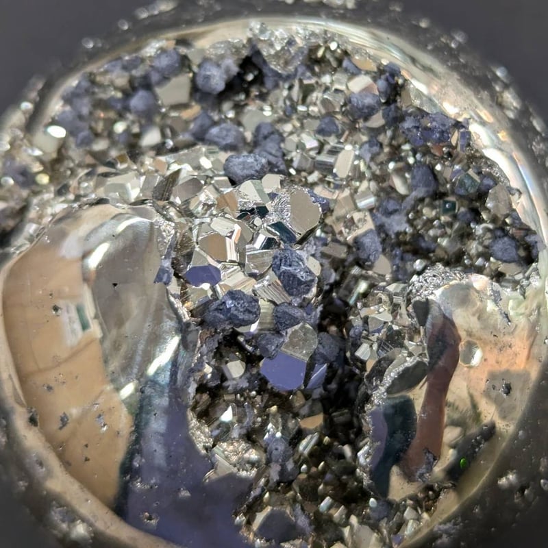 金のように輝く、パイライトで運気を上げる～パイライト丸玉