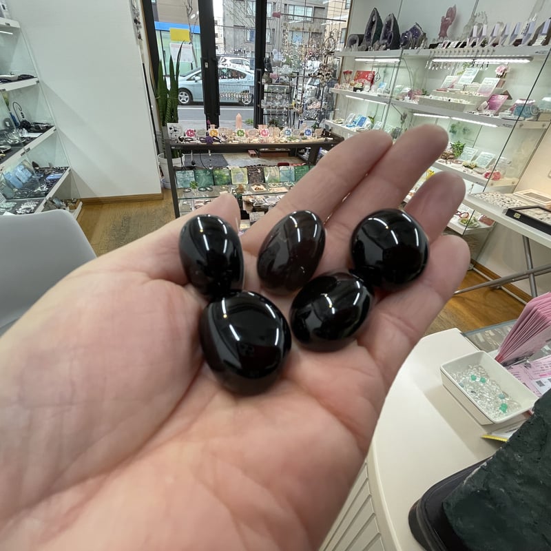 あらゆるパワーストーンの中で最も強い邪気払いの力を持つモリオン(黒