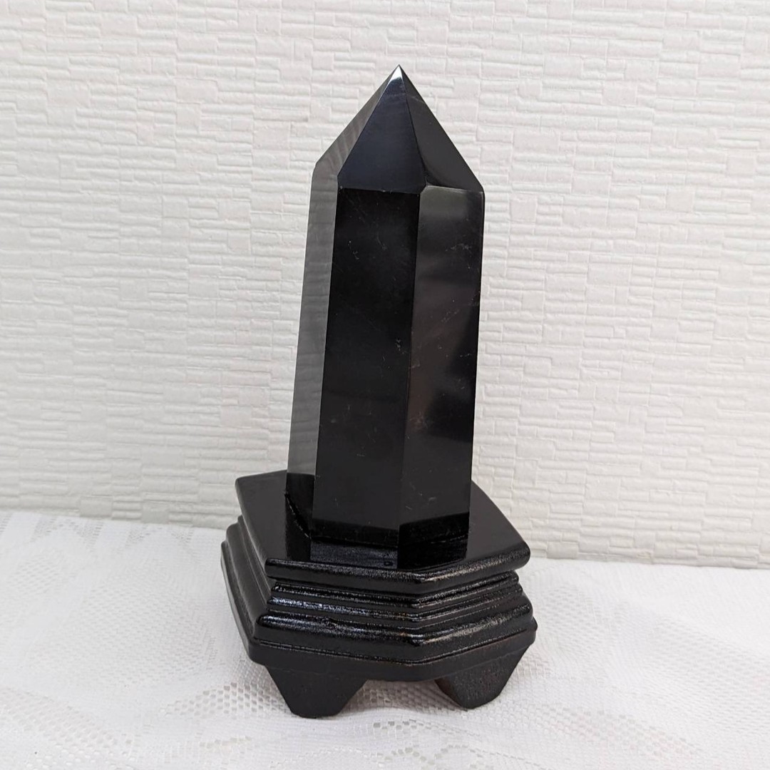 最強のパワーを発揮するといわれるのがこの天然石モリオン(黒水晶)です。 あらゆるパワーストーンの中で最も強い邪気払いの力を持つモリオン 純