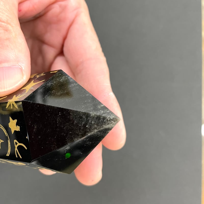黒曜石の結界で悪運を断ち切る強力なプロテクションストーン