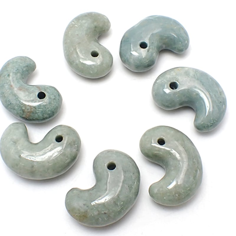 古の力を今に伝える、糸魚川の翡翠古代勾玉（姫川産） | stonebrace白石店