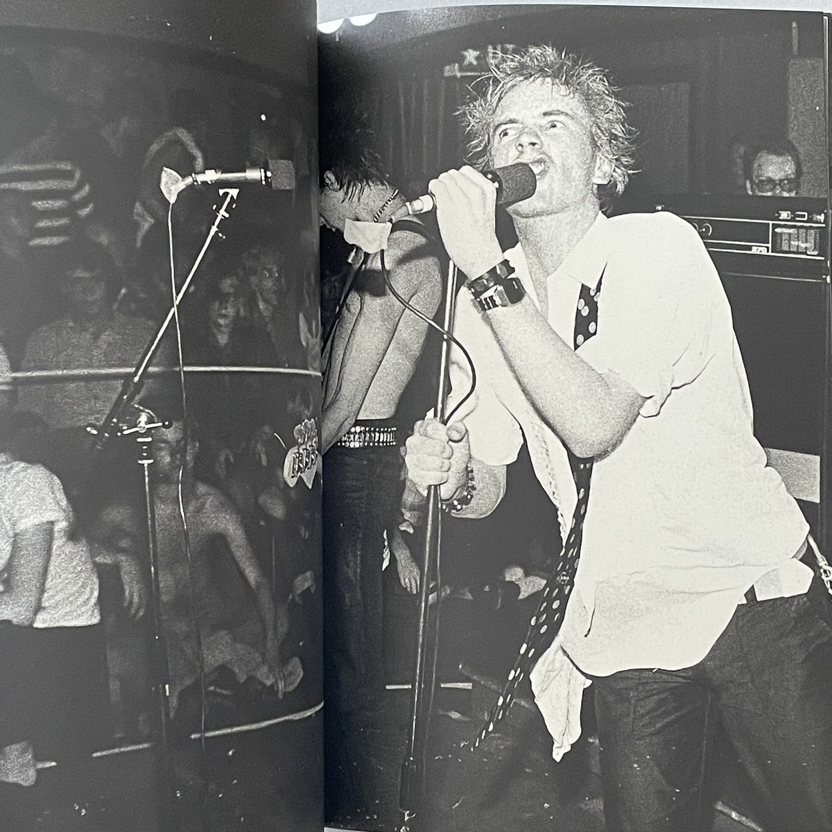 DESTROY SEX PISTOLS 1977 PHOTO BY DENNIS MORRI