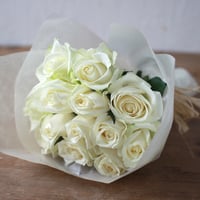 Douzaine de roses ドゥゼーヌ・ドゥ・ローズ [ 12本のバラ ]（モダンローズ）