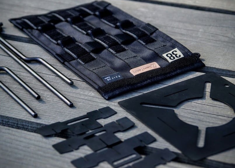 38GT310（サンパチジーティー）ブラック 「38explore」×「Dekitech」 |