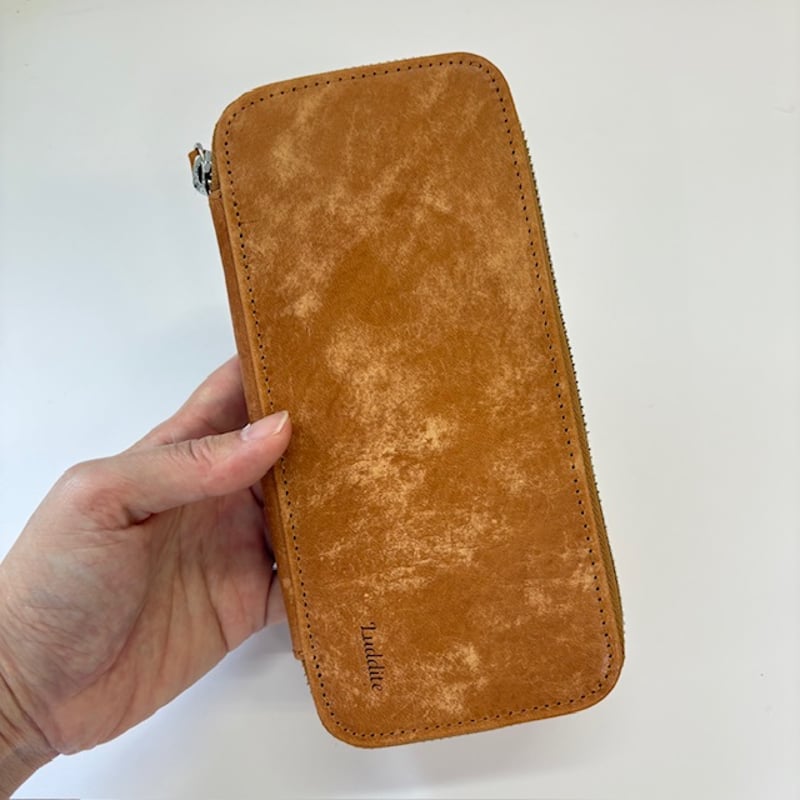 Luddite】レザーラウンドジップペンケース エッセンシャル MAYAレザー