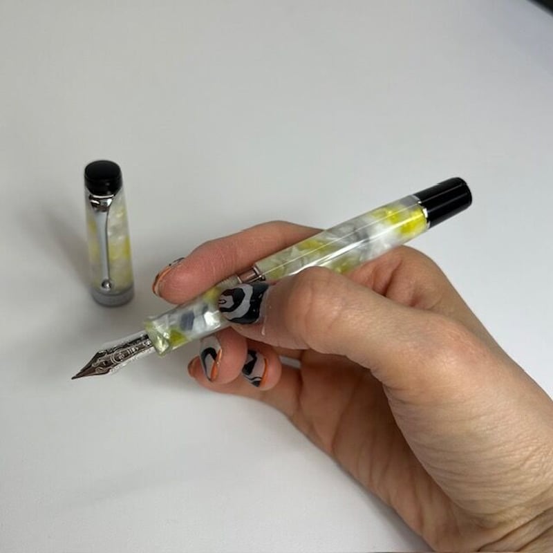 アウロラ 限定万年筆 カレイドスコーピオ ルーチェローザ EF 新品未