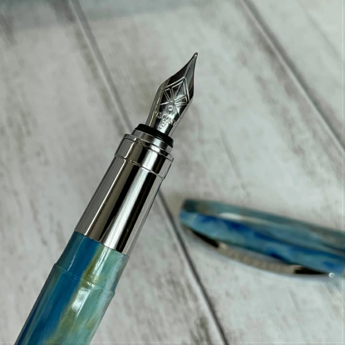 Visconti万年筆ヴァンゴッホVangogh.青赤マーブル模様14K白金 VISCONTI】Van Gogh PORTRAIT BLUE/ヴァン・ゴッホ 自画像 万年