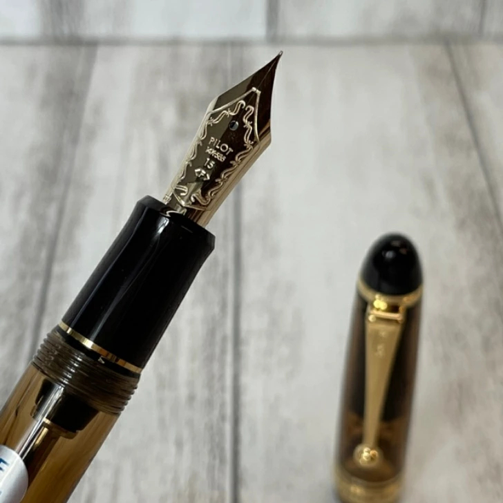 PILOT 万年筆カスタム823(黒、ペン先F) 新品)PILOT パイロット 万年筆 カスタム823 透明ブラック（商品