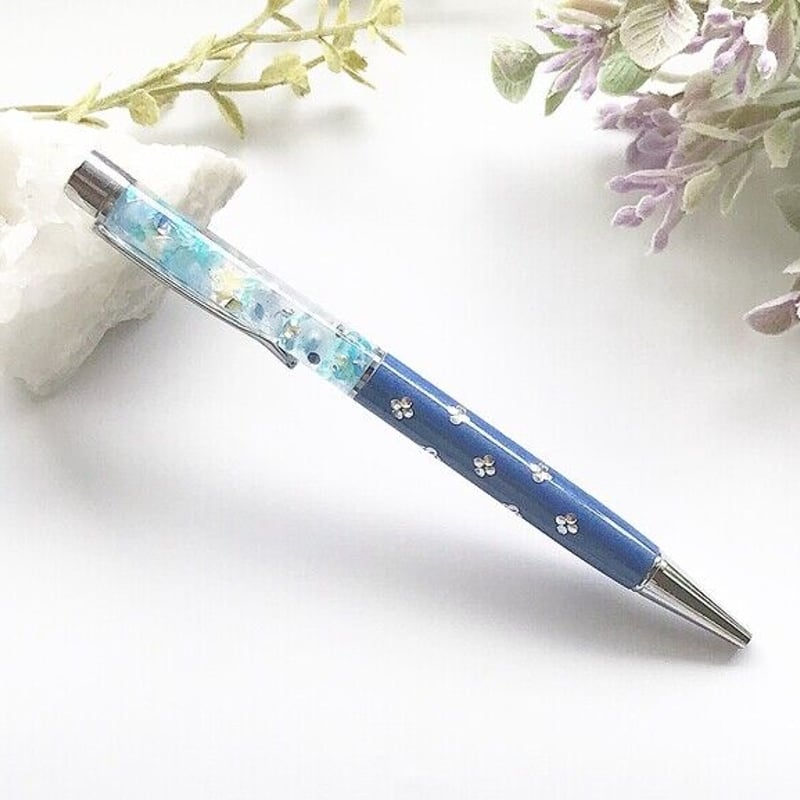 魔法使いの魔法ペン〜澄んだ雫と雨音の魔法〜』プリザーブドフラワーと