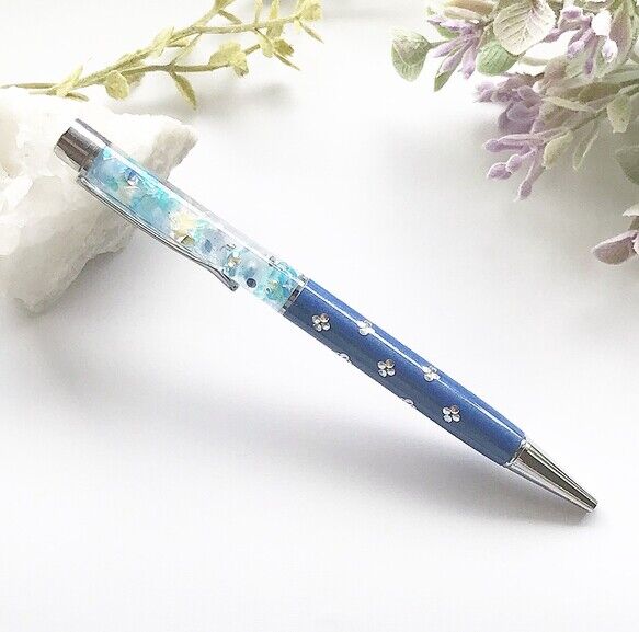 魔法使いの魔法ペン〜澄んだ雫と雨音の魔法〜』プリザーブドフラワーと