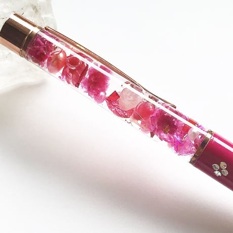 『魔法使いの魔法ペン〜華やかに香る薔薇色の魔法〜』プリザーブドフラワーとクリスタルのハーバリウムボールペン