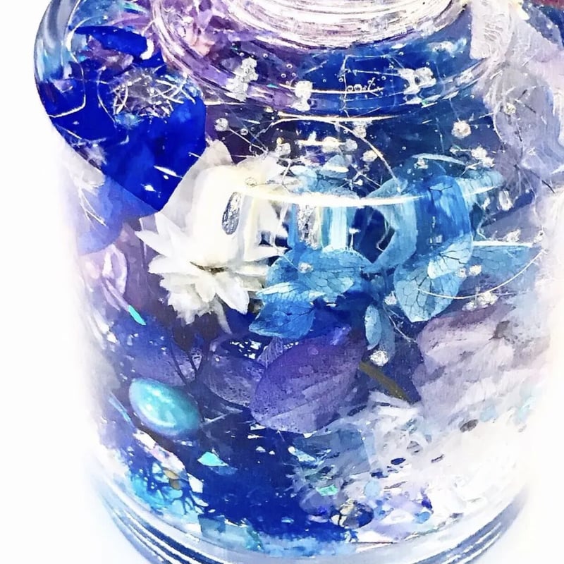 書籍掲載作品『水精霊の森』プリザーブドフラワーとクリスタルの 書籍掲載作品『水精霊の森』プリザーブドフラワーとクリスタルの