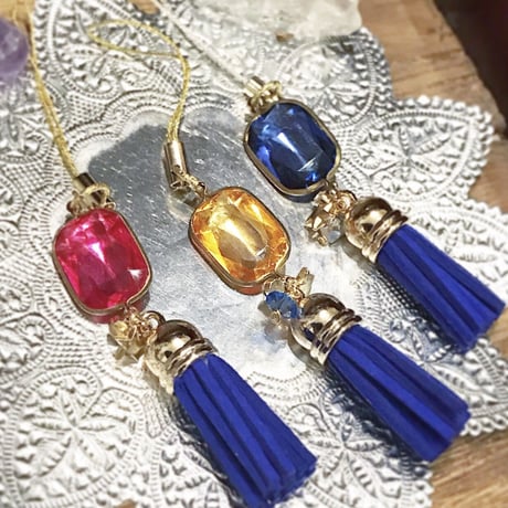 『星のJewel*』ビジューとスワロフスキークリスタルのセミオーダーネイビータッセルストラップ
