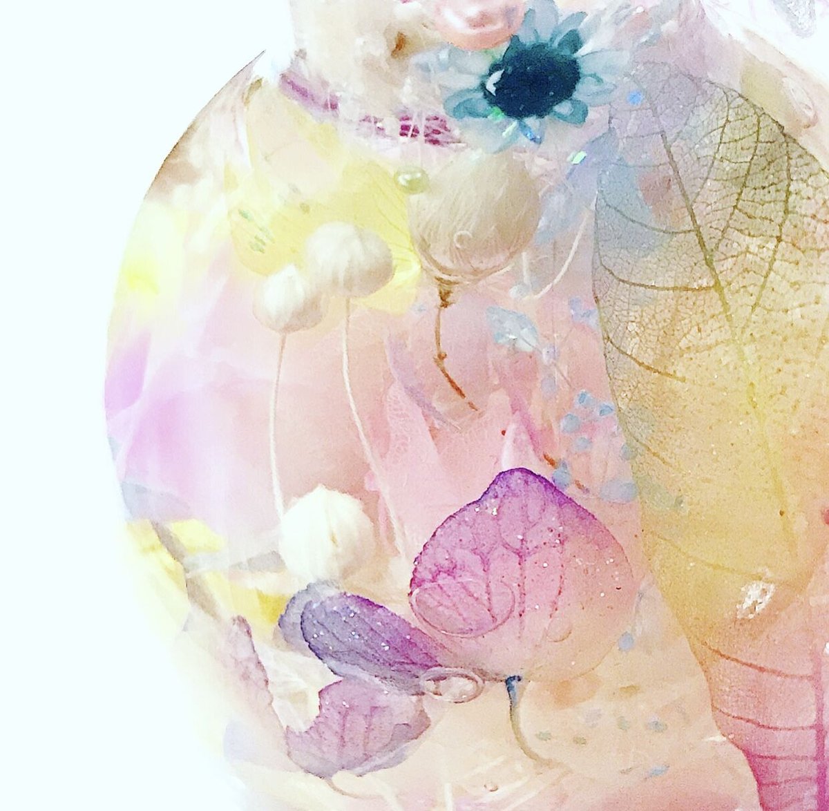 再販*期間限定『虹色の森』プリザーブドフラワーとクリスタルの