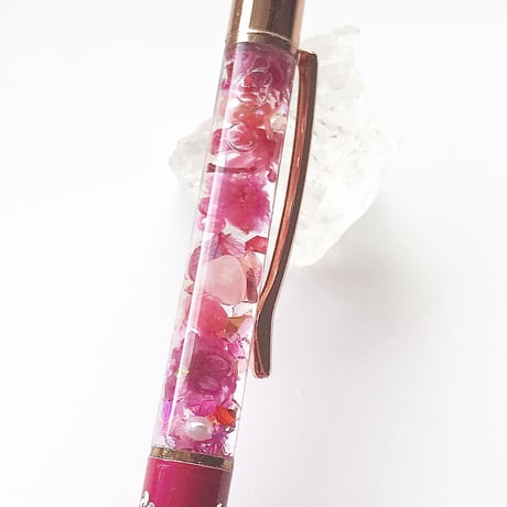 『魔法使いの魔法ペン〜華やかに香る薔薇色の魔法〜』プリザーブドフラワーとクリスタルのハーバリウムボールペン