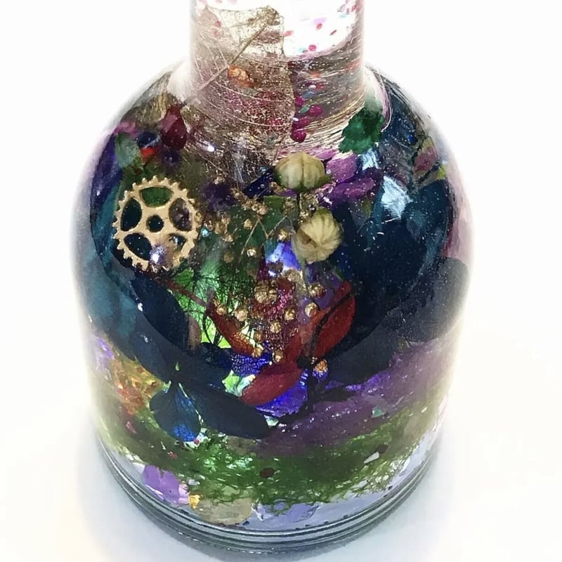 書籍掲載作品✳︎『魔法使いの森』プリザーブドフラワーとクリスタルの