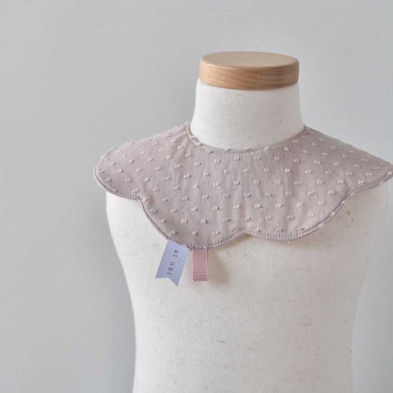 ドットミニヨンの小さめ花びらスタイ | at uni