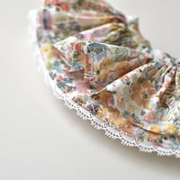 Layer frill bib(Classic Meadow)