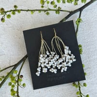 淡水パールの花束ピアス、イヤリング。