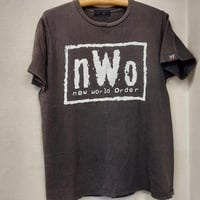 nWo ロゴTシャツ サイズ表記なし（M～Lサイズ程度）