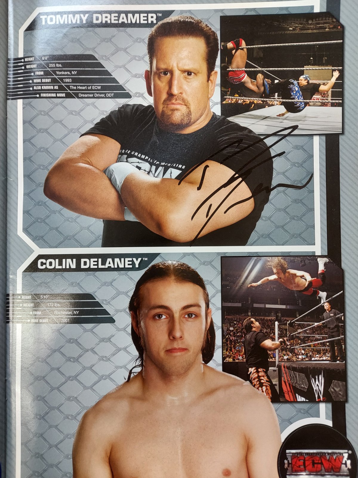 WWE オフィシャルプログラム2008 vol.2(ジョン・シナ、CMパンク、レイ WWE ジョンシナCMパンクサイン AEW