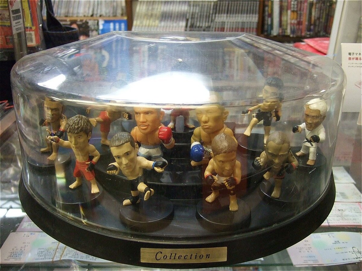 K-1ファイターなどフィギュアセット（台・カバー付き