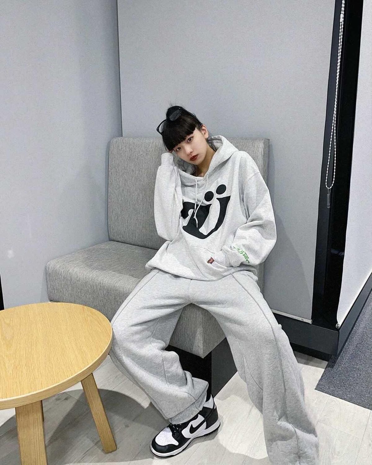 1/3 11:00-再入荷】“Ü” SMILE PUFF LOGO HOODY (ASH