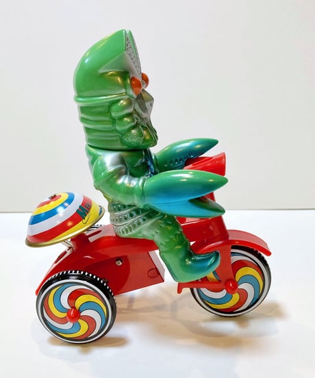 バルタン星人 三輪車