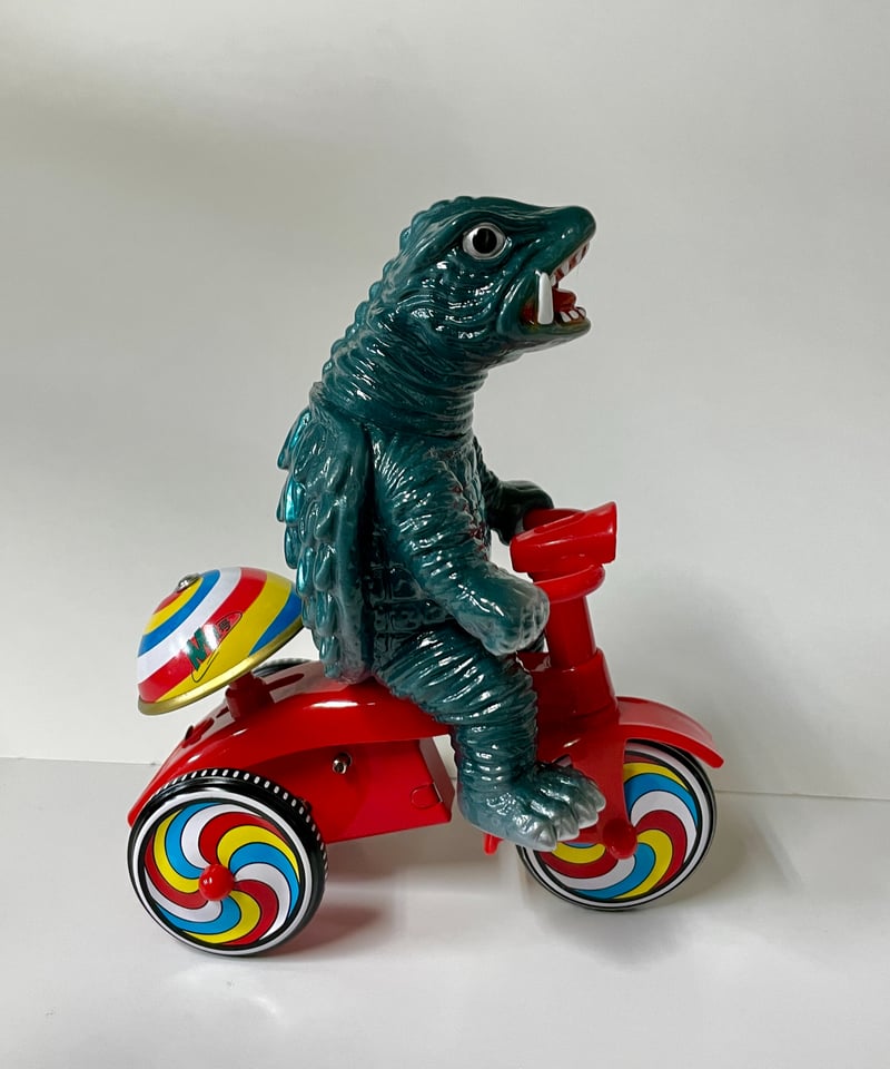 M1号　ガメラ生誕60周年【ガメラ三輪車】ゴールド　ペンダント付き 金色塗装 ガメラ生誕60周年【ガメラ三輪車】ゴールドカラー雪の結晶