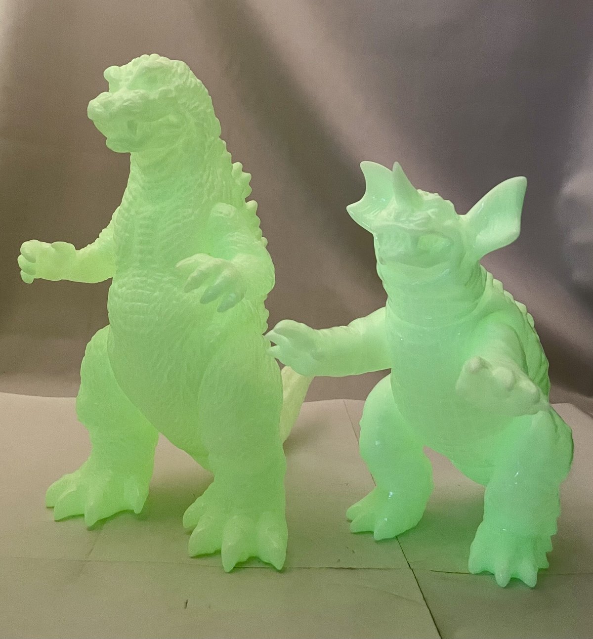 激レア限定品M1号蓄光メカゴジラチタノザウルス大怪獣対決セット