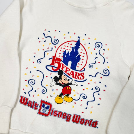 WDW15th RaglanSweat 110