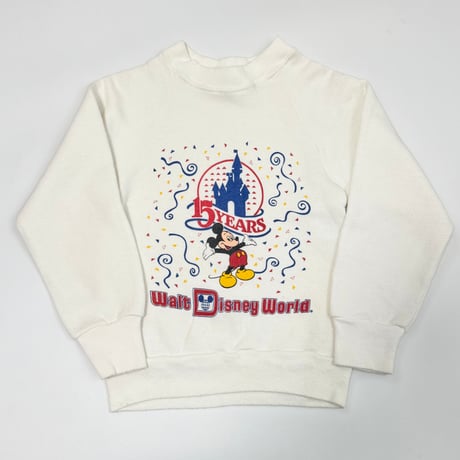 WDW15th RaglanSweat 110