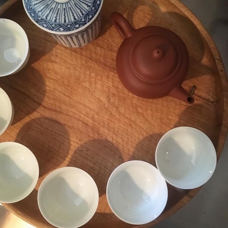 白い茶杯