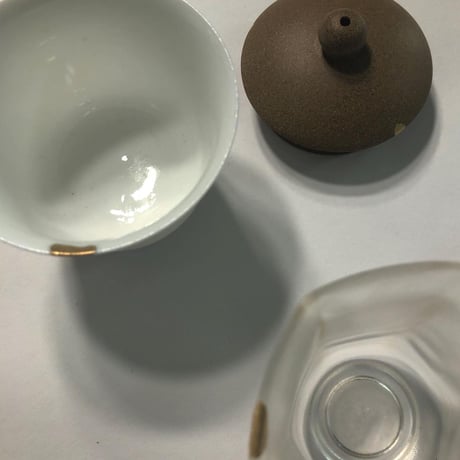 白い茶杯