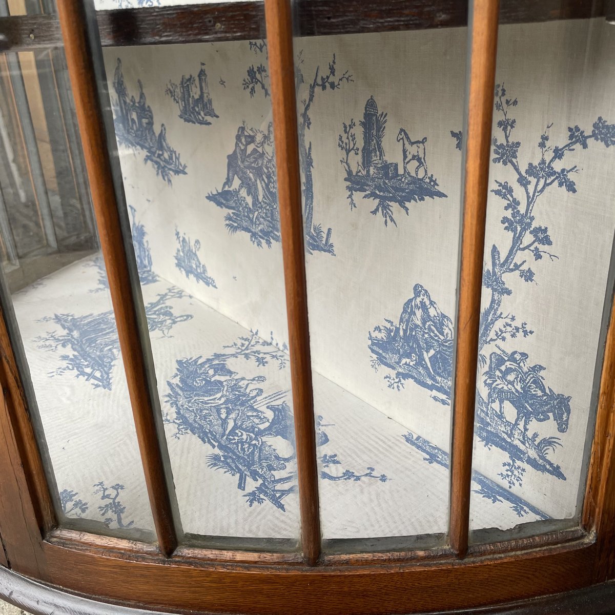 k*】様 アンティーク・ハーフムーンキャビネット【16日まで】 antique & Vintage furniture at's(アッツ)□ / 【鍵付き】ハーフ