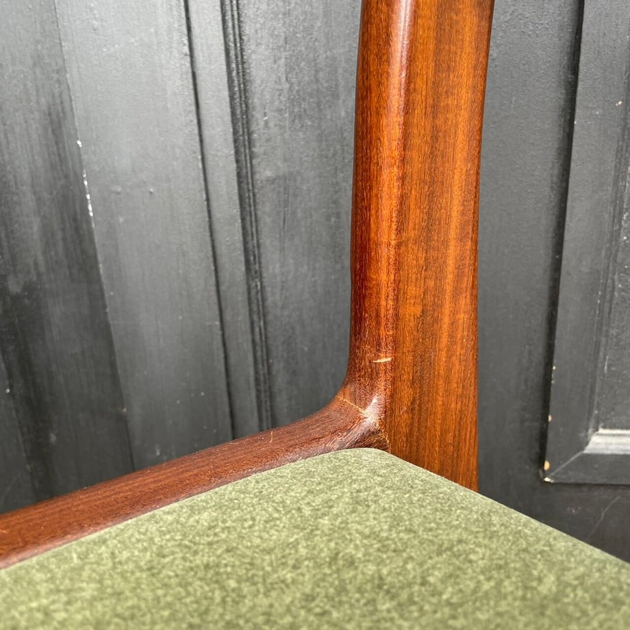 63880b0e3a327e2c15112d89