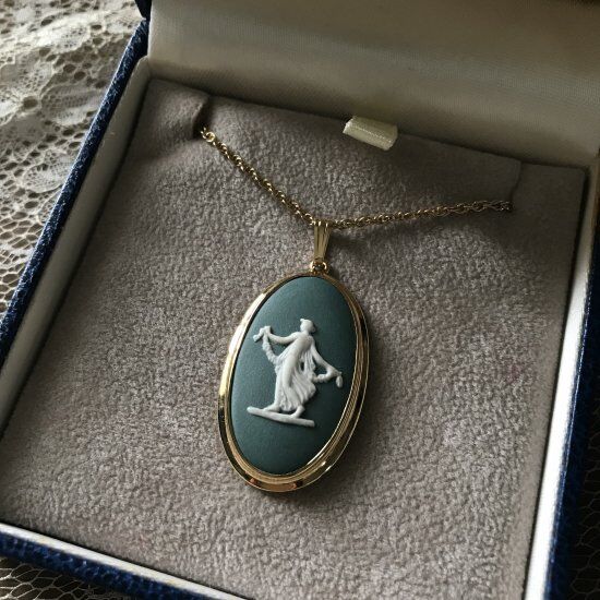 アンティーク英国 アダムスジャスパー カメオ技法 ラッパと供物の女性像のベース WEDGWOOD】ウェッジウッド ジャスパー アクセサリー ネックレス