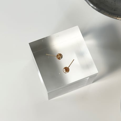 【ピアスのみ】小さなゴールドの粒