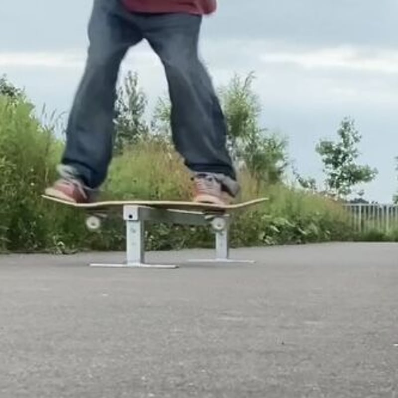 スケボー　skateboard レール　セクション