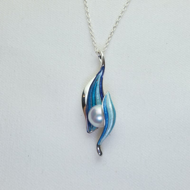 受注生産】月の雫 パールエナメルネックレス | Atelier Musubiba