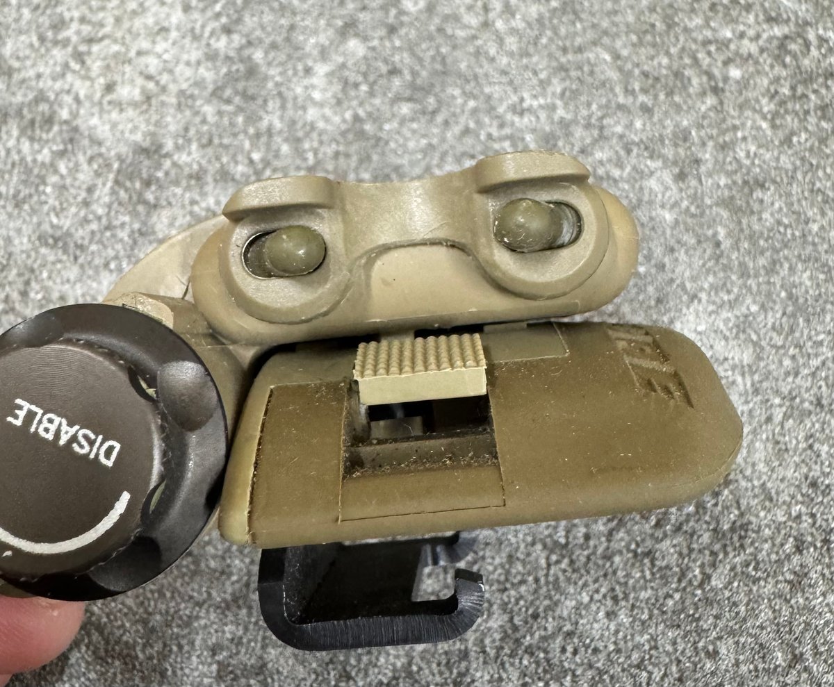 最終値下げ　実物SureFire HL1-C-TN タン　赤/白　IR SUREFIRE HL1 HELMET LIGHT – Multi-Use High-Performance LED