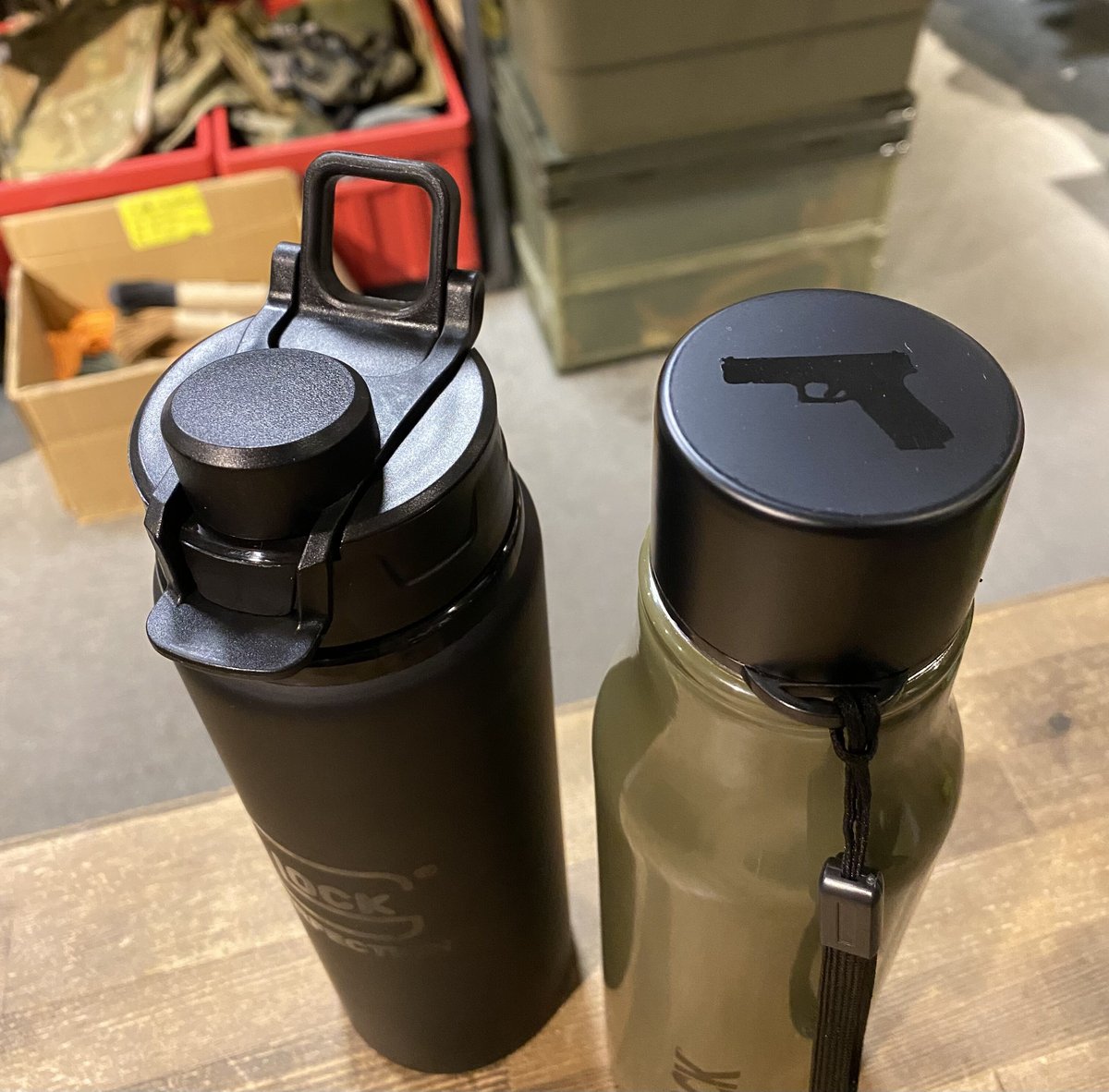 プラスチック製水筒 黒色 スクリューキャップ GLOCK ウォーターボトル 27oz 765ml スクリューキャップ | 第三商店